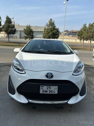 Toyota Aqua-1