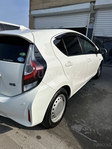 Toyota Aqua-4