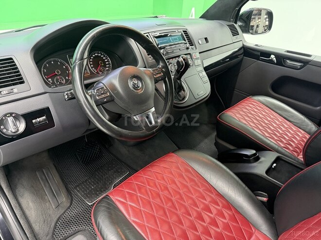 Volkswagen Multivan-8