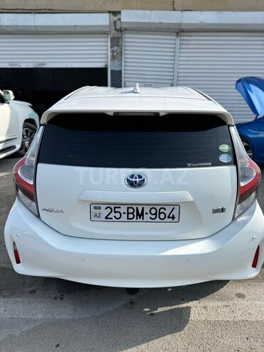 Toyota Aqua-6