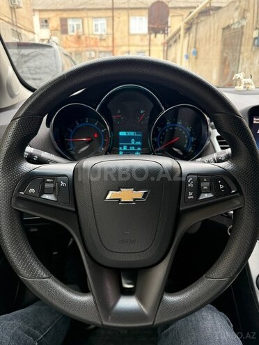 Chevrolet Cruze-12