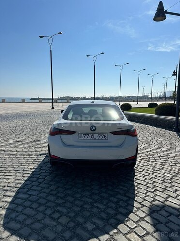 BMW i4-4