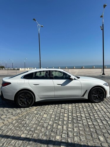BMW i4-8