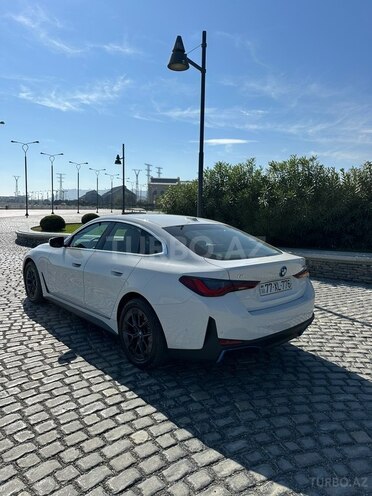 BMW i4-5