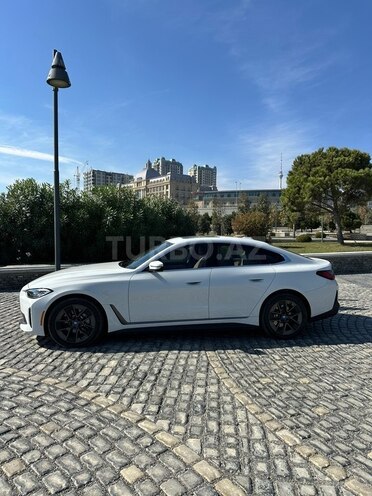 BMW i4-7