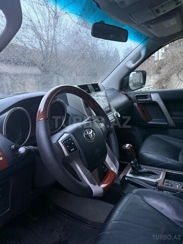 Toyota Land Cruiser Prado-8