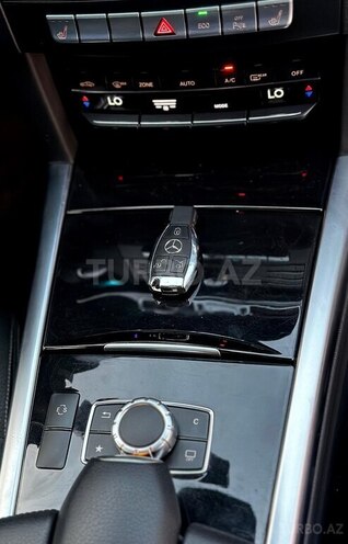 Mercedes E 220-12