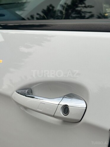 Mercedes E 220-21
