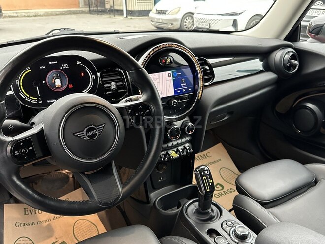 Mini Cooper SE-8