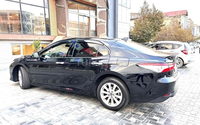 Toyota Camry-13