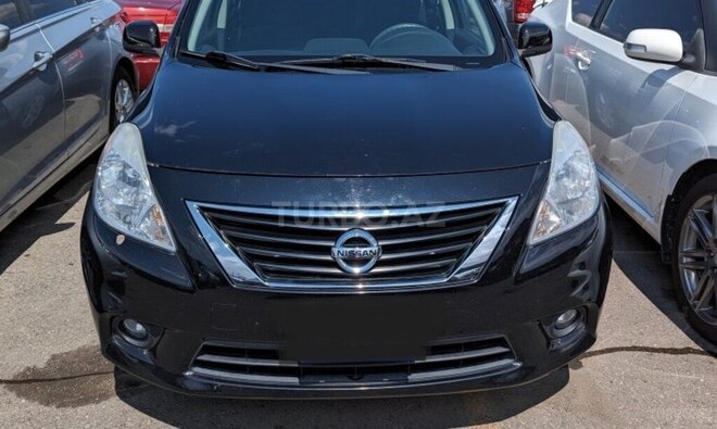 Nissan Versa-1