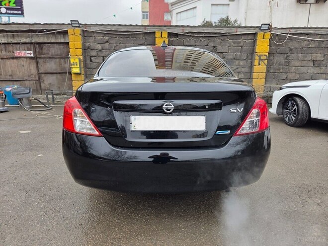 Nissan Versa-2