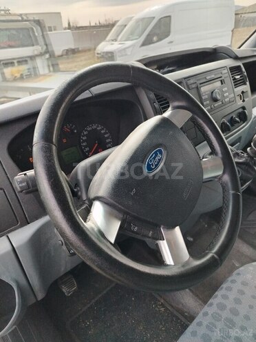Ford Transit-4