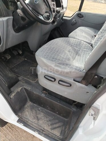 Ford Transit-5