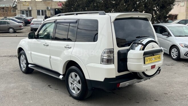 Mitsubishi Pajero-11