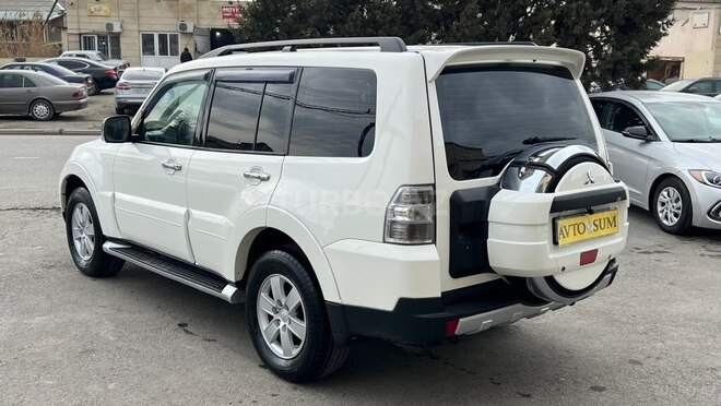 Mitsubishi Pajero-10