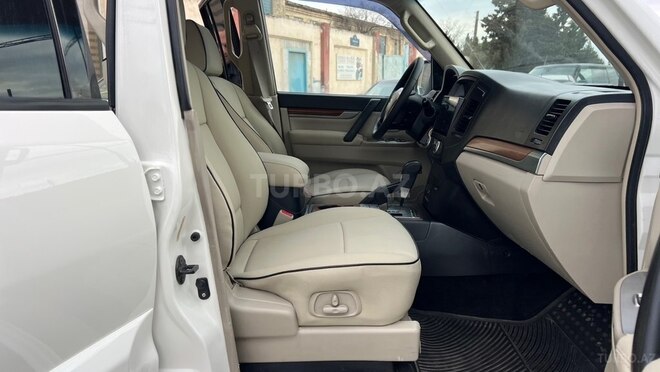 Mitsubishi Pajero-15