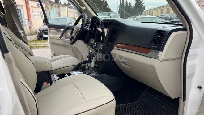 Mitsubishi Pajero-19