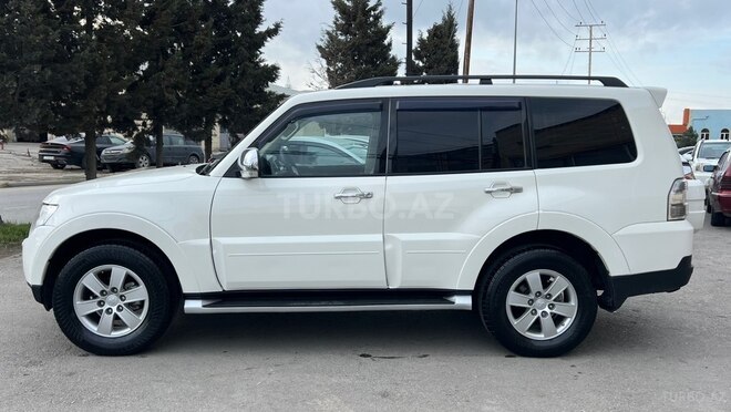 Mitsubishi Pajero-6