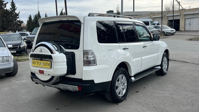 Mitsubishi Pajero-13