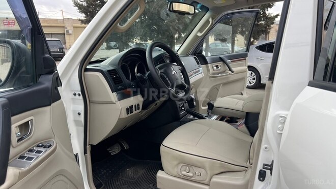 Mitsubishi Pajero-16