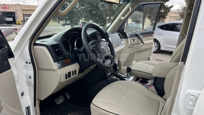 Mitsubishi Pajero-14