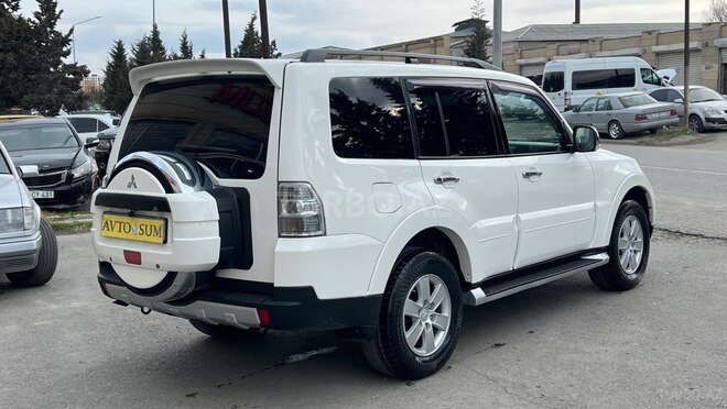 Mitsubishi Pajero-9