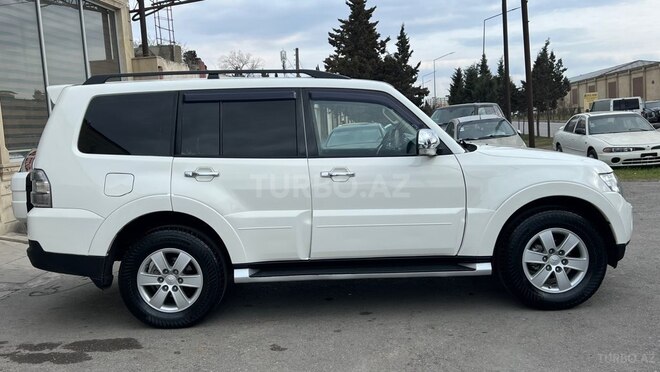 Mitsubishi Pajero-2