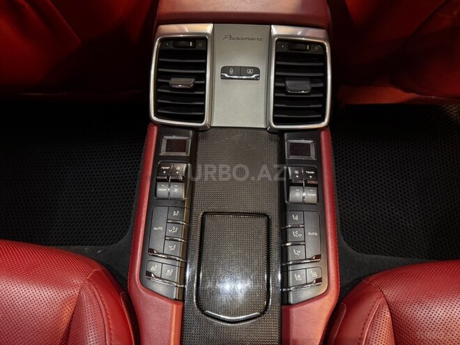 Porsche Panamera GTS-19