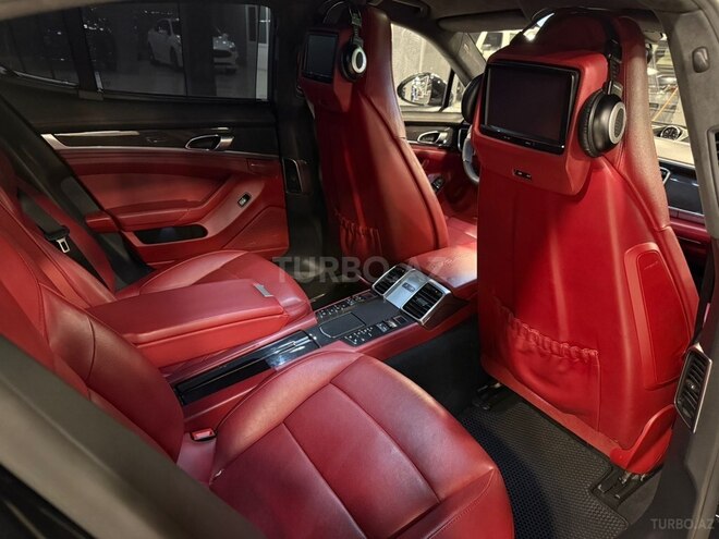 Porsche Panamera GTS-16