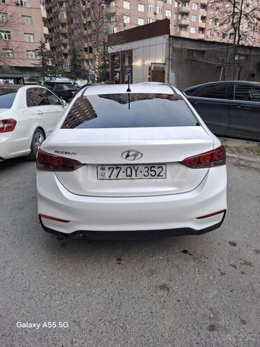 Hyundai Accent-2