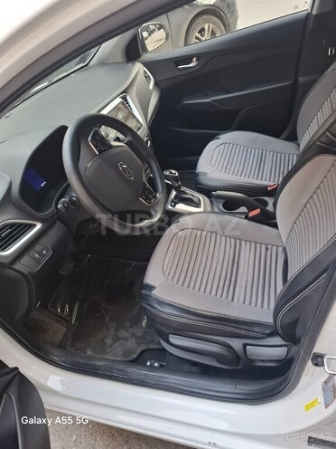 Hyundai Accent-9