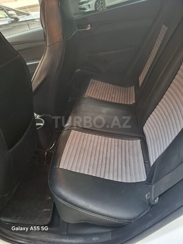 Hyundai Accent-7