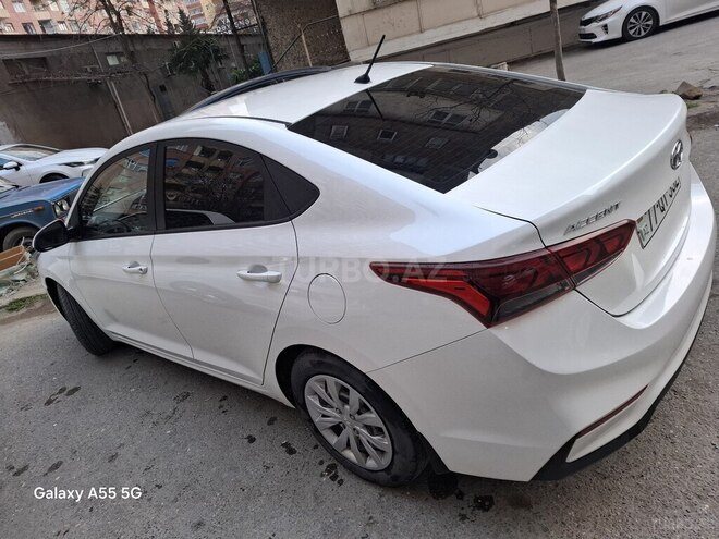 Hyundai Accent-4