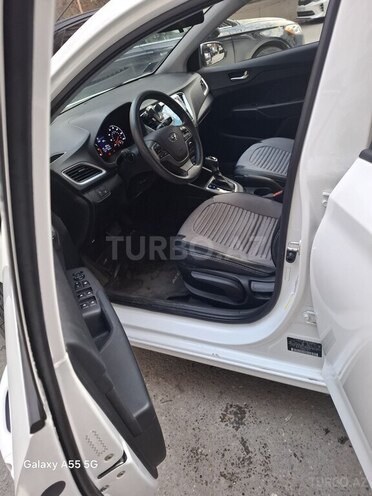 Hyundai Accent-6
