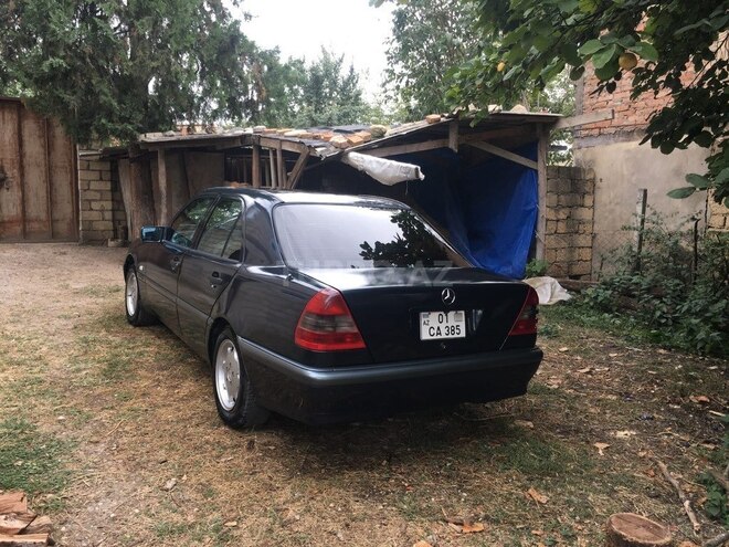 Mercedes C 200 1995, 477,655 km - 2.0 l - Quba