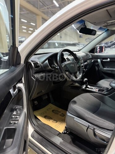 Kia Sorento-12