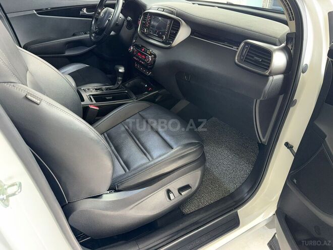 Kia Sorento-12