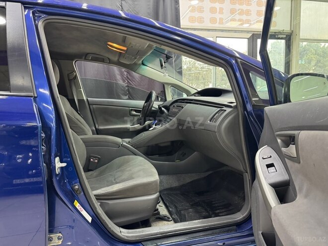 Toyota Prius-4