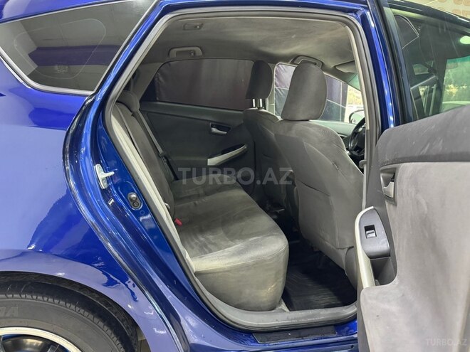 Toyota Prius-5