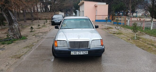 Mercedes 220 E-2