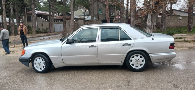 Mercedes 220 E-11