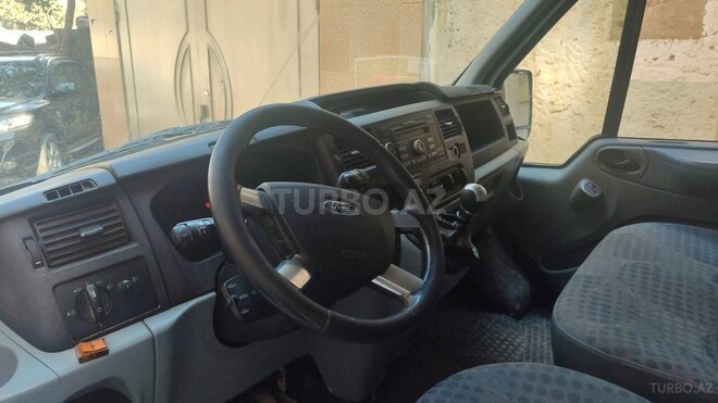 Ford Transit-7