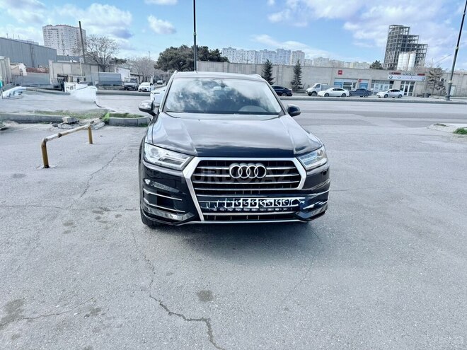 Audi Q7-1