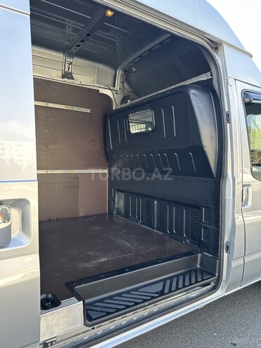 Ford Transit-10