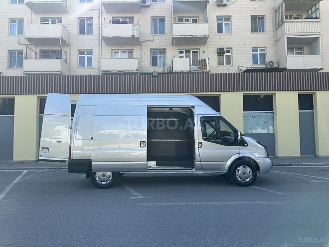 Ford Transit-12