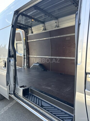 Ford Transit-11