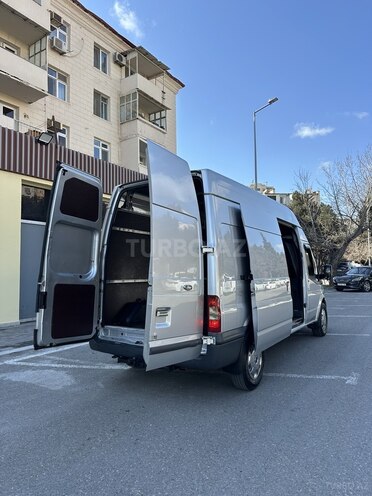 Ford Transit-13