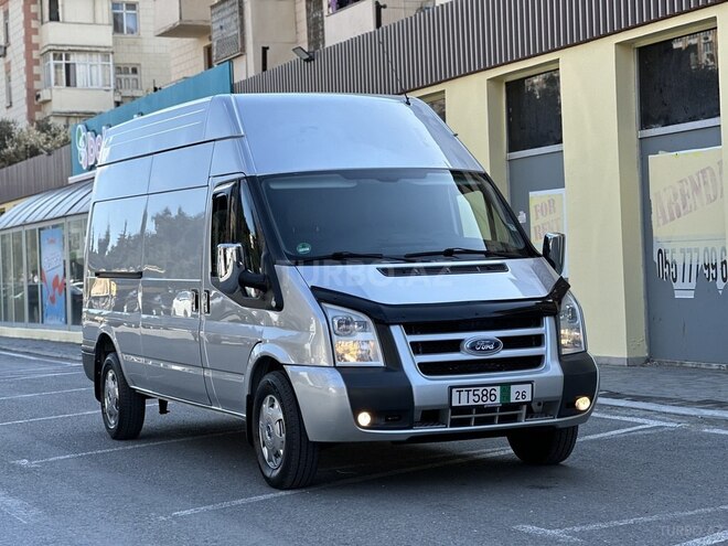 Ford Transit-8