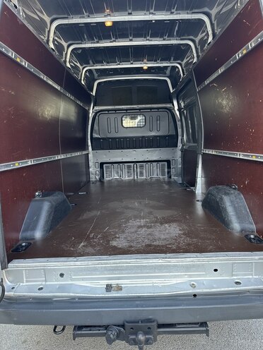 Ford Transit-9